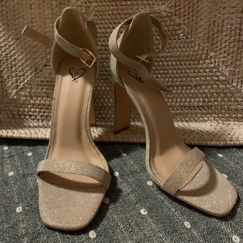 Windsor Jona Gold Heels